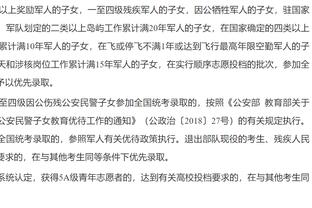 众志成城！赛后拉亚拥抱绝杀的赖斯，枪手众将纷纷安慰失误的拉亚